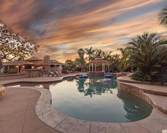 Private Resort style villa at San Diego-heated salt pool-Hot Tub-86' TV - Poway - Bazén