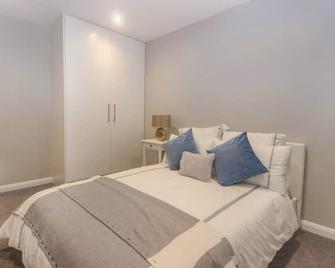 Marvellous New Build 2 Bed Flat - 1 Ophelia Court - Epsom - Bedroom