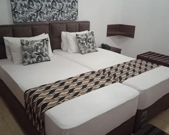 Larn's Villa Hotel & Apartment - Kalutara - Bedroom