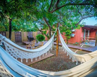 Ecocharme Pousada Pedra do Mar - פרננדו די נורוניה - פטיו