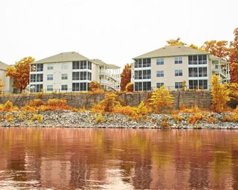 Diamond - The Suites at Fall Creek - ST - Branson