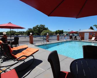 Luxury Suites Pensacola - Pensacola - Pool