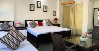 Gadh Ganesh Homestay - Udaipur - Bedroom