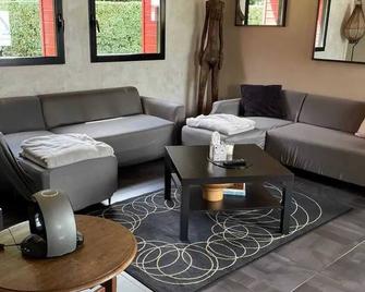 Villa De 4 Chambres Avec Piscine Privee - Plouigneau - Sala de estar