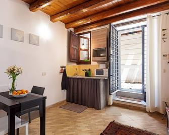 GuestHost - Giusino Experience in Palermo's Heart - Palermo - Dining room