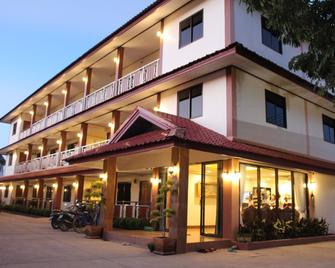Nanbaankhun Hotel - Nan - Building