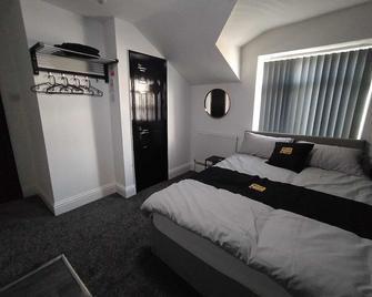 Black Ocean Holiday Apartments - Blackpool - Bedroom