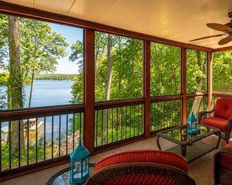 Cozy 3br Cabin With Lake View in Dawsonv - Dawsonville - Balkón