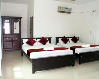 Munroe Island Lake Resorts - Mundrothuruthu - Bedroom
