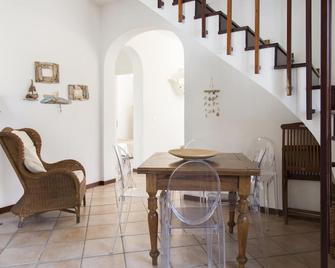 Ice & Fire - Nardò - Eetruimte