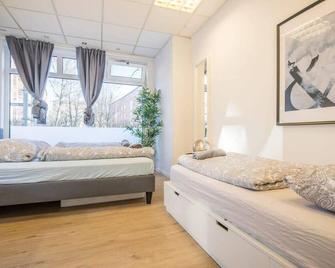 Spacious Two BR Close To Stadtpark and Street Parking - Hamburg - Schlafzimmer