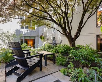 Opus Vancouver - Vancouver - Patio