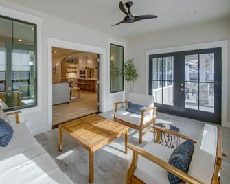 Red Lodge Home w/ Private Hot Tub & Fire Pit! - Red Lodge - Huiskamer