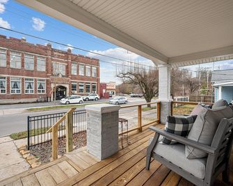 Sweet Retreat in the Heart of Loveland - Loveland - Balcony