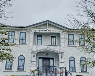 Shaughnessy 3bdrm Suite near VanDusen Gardens - Vancouver - Edificio