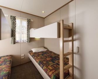 레인보우 파인 투어리스트 카라반 파크 - 아다미나비 - 침실