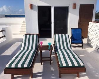 Casa Rosa - Beautiful Ocean Front Home - One Bedroom Penthouse Apartment - Isla Mujeres - Patio