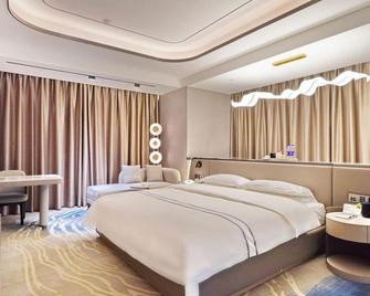 Royal International Hotel - Ürümqi - Bedroom