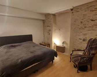 Chambre dans maison de caractère - La Possonnière - Habitación
