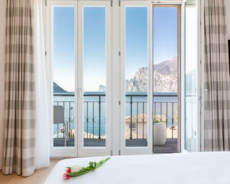 Hotel Lago Di Garda - Nago–Torbole - מרפסת