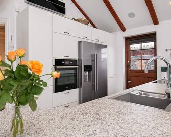 4 person holiday home in Esbjerg V - Esbjerg - Κουζίνα