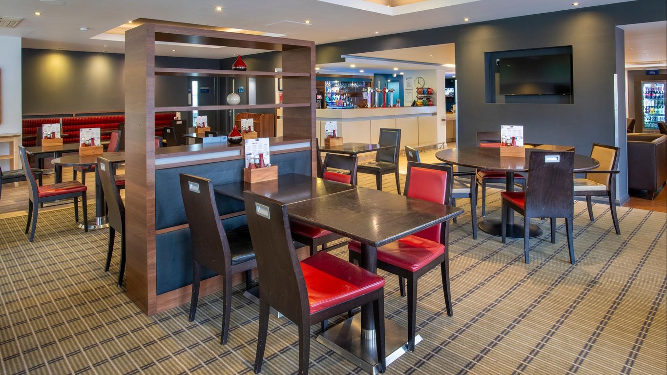 هوليداي إن إكسبرس يرنوايك -ن ستري فن راي ايوبوس- آيفونا باي آيتش جي