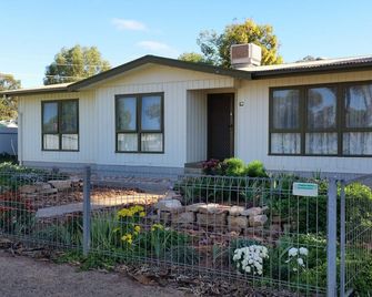 The Quorn-er House- family and pet friendly - Quorn - Building
