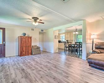 Cozy Murfreesboro Home Near Local Attractions! - Murfreesboro - Living room