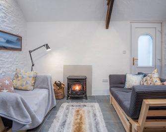 The Anchor Light - 1 Bed - Freshwest Beach Retreat - Pembroke - Living room
