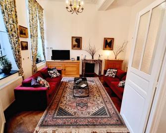 Gîte paisible avec jardin privatif et terrasse, 2 chambres, proche sites culturels, animaux acceptés - FR-1-510-174 - Romeries - Sala de estar