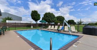 Quality Inn and Suites Wichita Falls I-44 - Wichita Falls - Pool