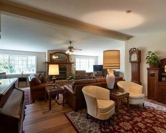 Gracewood Ranch House Farmstay - Goleta