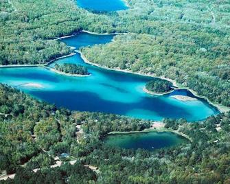 Upnorthgetaway With Hottub Pool Trails Lakes Nature Atv - Gaylord