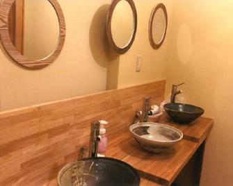 Hida Takayama Guest House tau - Hostel - Takayama - Phòng tắm