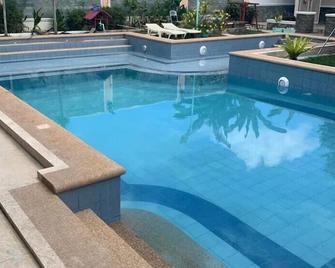 Venezia Suites Resort Panglao - Panglao - Piscina