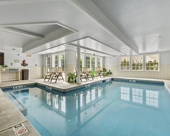 Sea Rose Suites - אוגונקוויט - בריכה