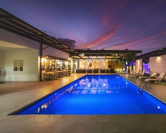 KC Hotel San José - סן חוזה - בריכה