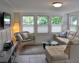 Booking for Summer 26. Call 616-822-4979 for details. - Spring Lake - Living room