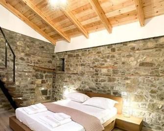 Amalia Hotel - Berat - Bedroom