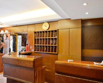 Le Cedrus Hotel - Bsharri - Rezeption