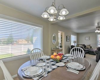 Home w/ Fenced Yard by 5 Mighty Nat'l Parks - Circleville - Dining room