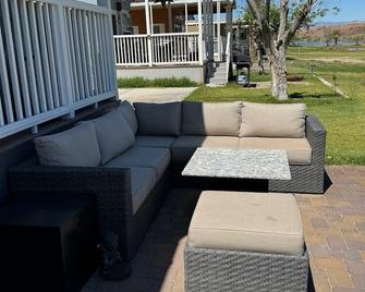 Paradise Lagoon in River Lodge Resort - Parker Dam - Patio