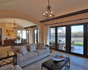Visit Casa Mariposas, A Luxury House, Fully Decor - San José Pinilla - Sala de estar