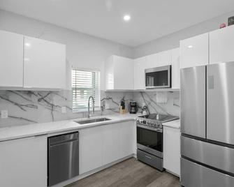 Soho/Hyde Park Luxury 1 Br Apt - Tampa - Cocina