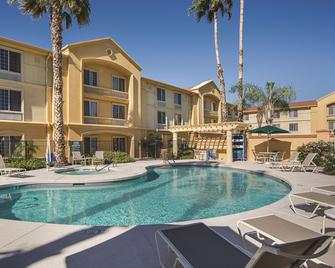 La Quinta Inn & Suites by Wyndham Phoenix Scottsdale - Scottsdale - Piscina