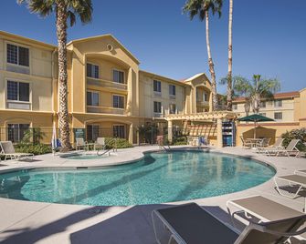 La Quinta Inn & Suites by Wyndham Phoenix Scottsdale - Scottsdale - Pool