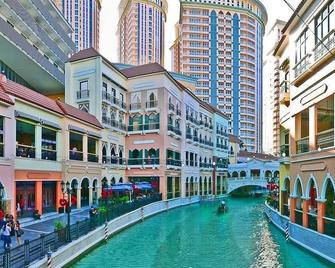 Spacious Studio in the Heart of McKinley Hills - Taguig - Pool