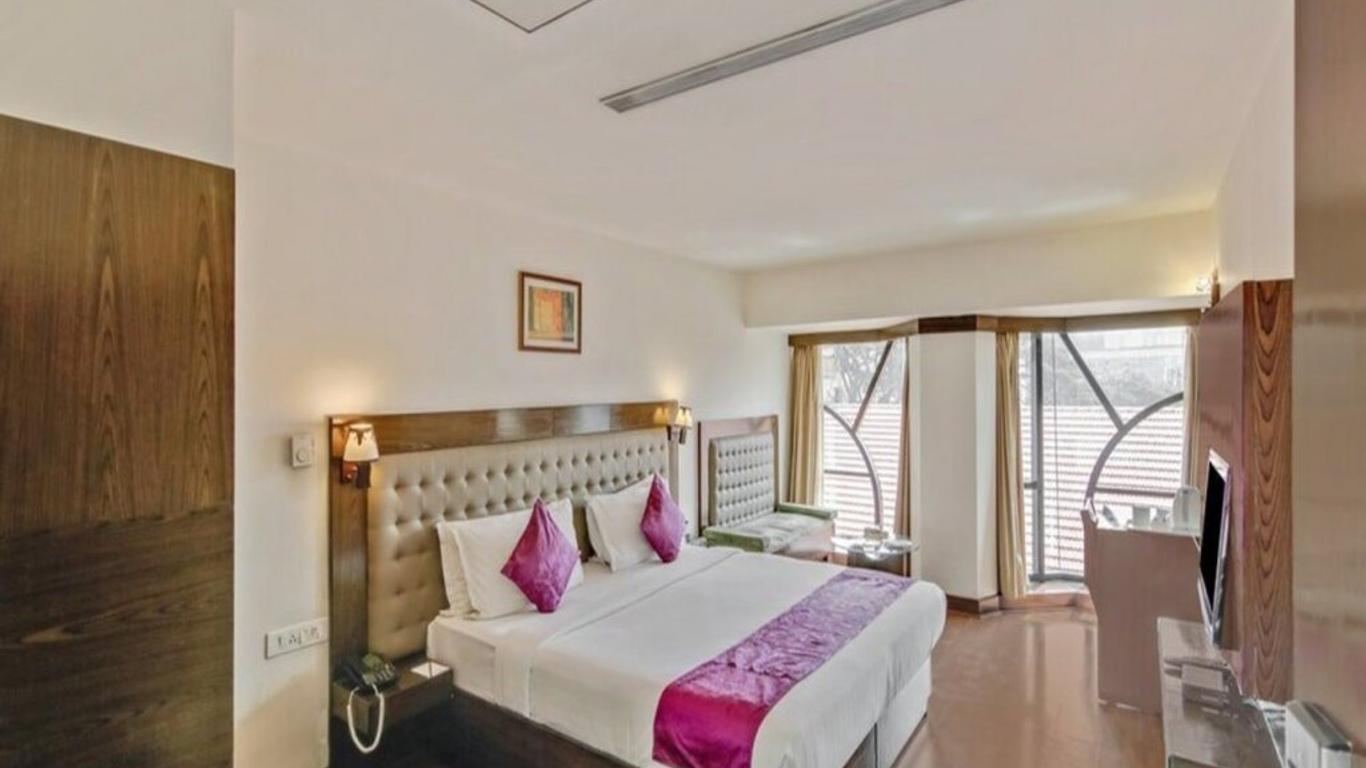 Monarch Hotel