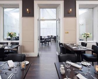 إلفورديلي - بليموث - مطعم