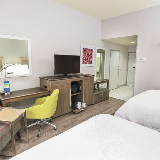 Bedroom view of Hampton Inn Jacksonville East Regency Square